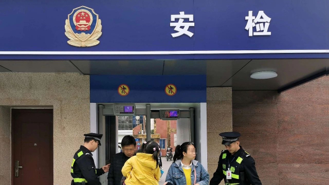 醫(yī)院安檢門價格多少錢一臺？醫(yī)院安檢門保障醫(yī)務(wù)人員生命安全