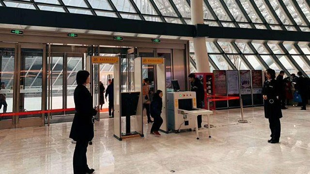 連云港保利大劇院引入劇院安檢門等安檢設(shè)備，確保場館平安有序