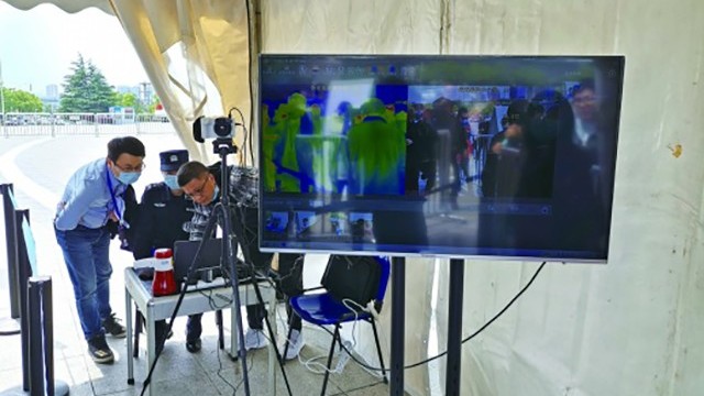 紅外熱成像體溫檢測儀測溫不停留，異常即報警，守住抗疫第一道防線